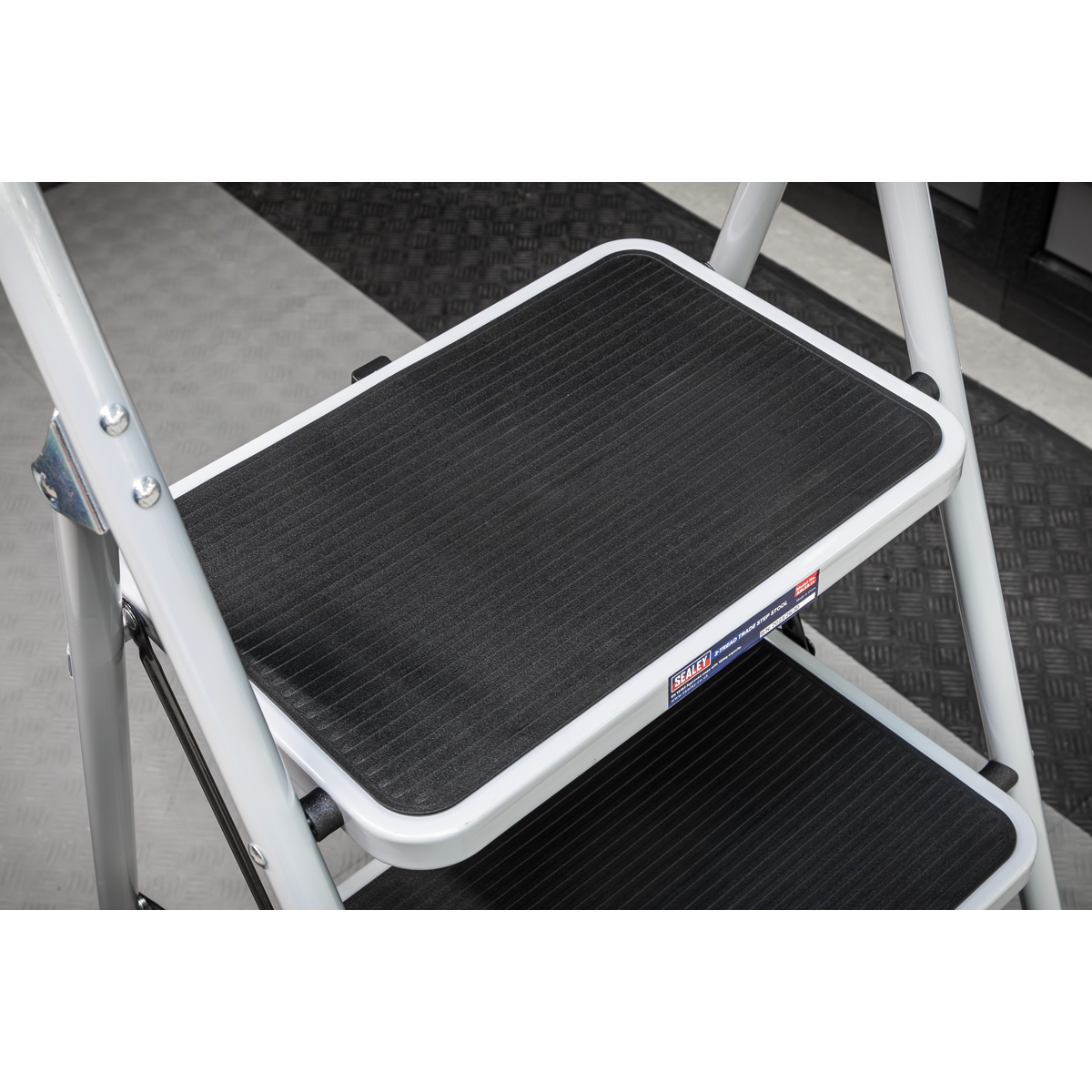 Sealey ASL23 3-Tread Step Stool 150kg Capacity - EN 14183 - additional view 2