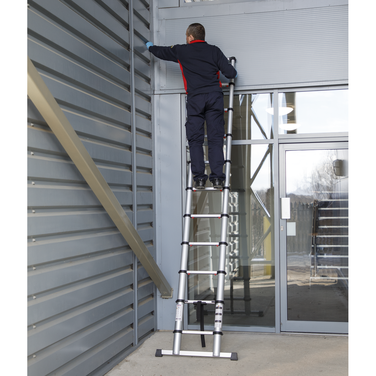 Sealey ATL11 Aluminium Professional Telescopic Ladder 11-Tread - EN 131 - additional view 2