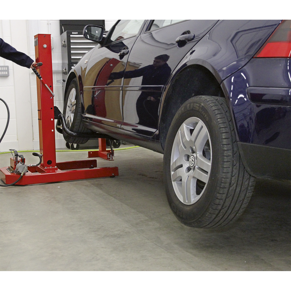 Sealey AVR1500FP Air/Hydraulic Vehicle Lift with Foot Pedal 1.5 Tonne - additional view 6