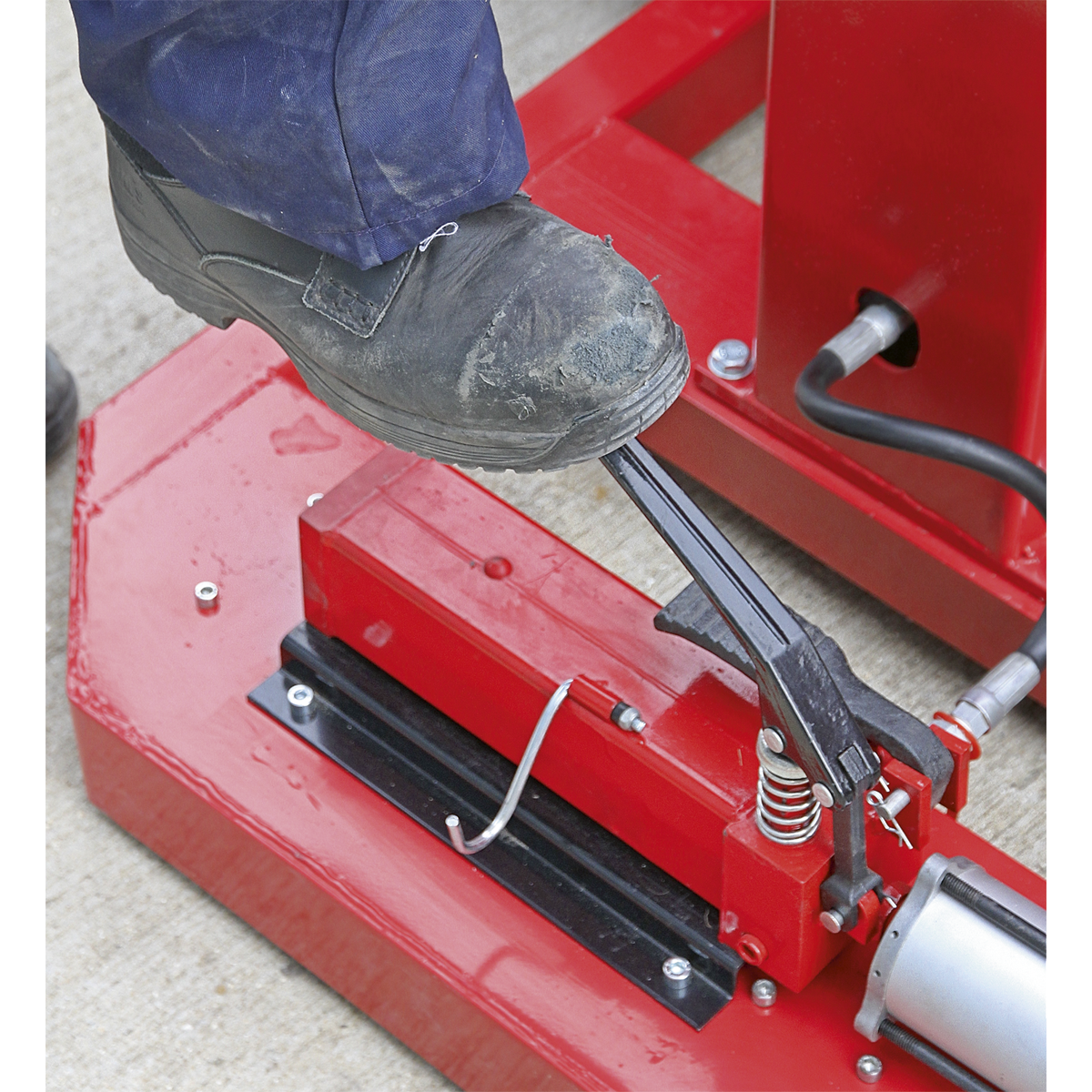 Sealey AVR1500FP Air/Hydraulic Vehicle Lift with Foot Pedal 1.5 Tonne - additional view 15