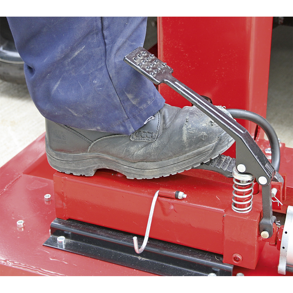 Sealey AVR1500FP Air/Hydraulic Vehicle Lift with Foot Pedal 1.5 Tonne - additional view 12