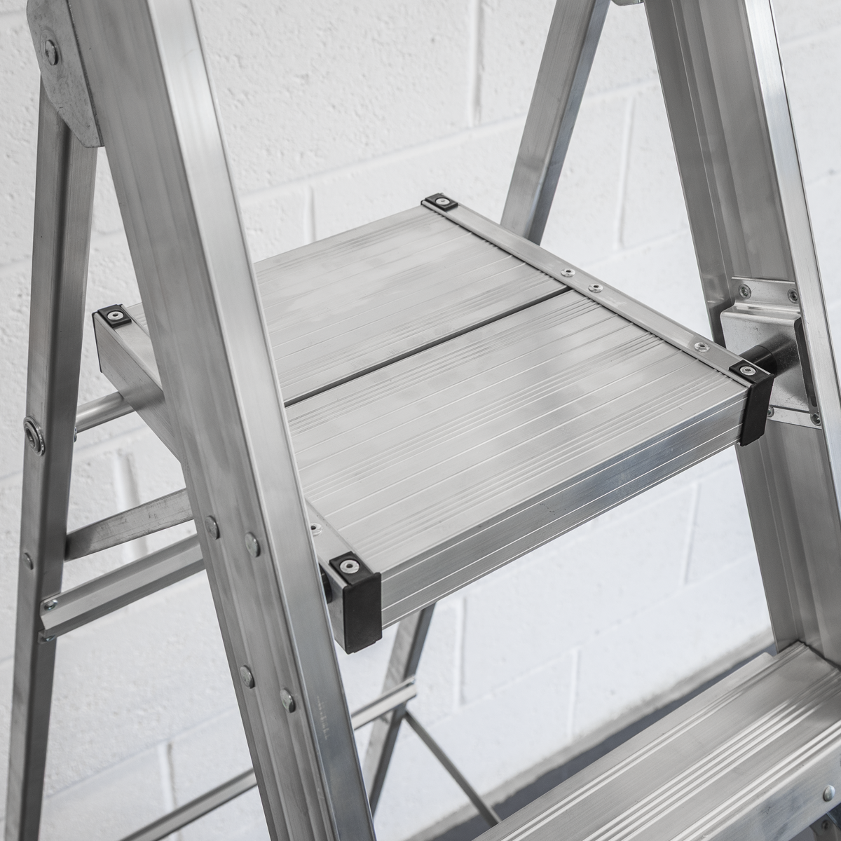 Sealey AXL6 Industrial Step Ladder 6-Tread Aluminium - EN 131 - additional view 8