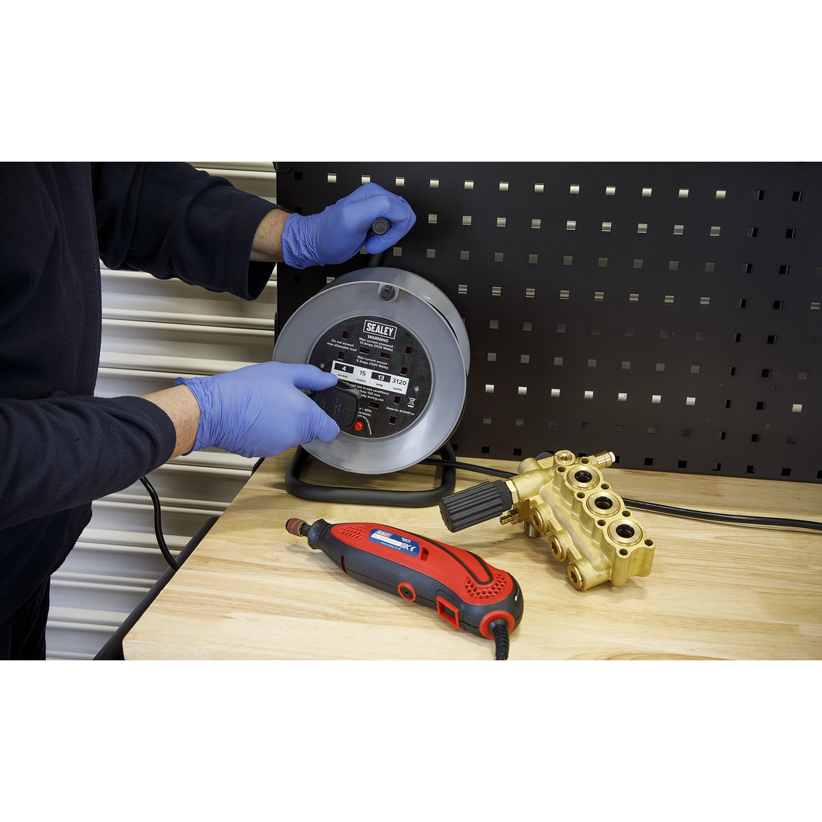 Sealey BCR153T 15m Cable Reel with Thermal Trip 4 x 230V - additional view 3