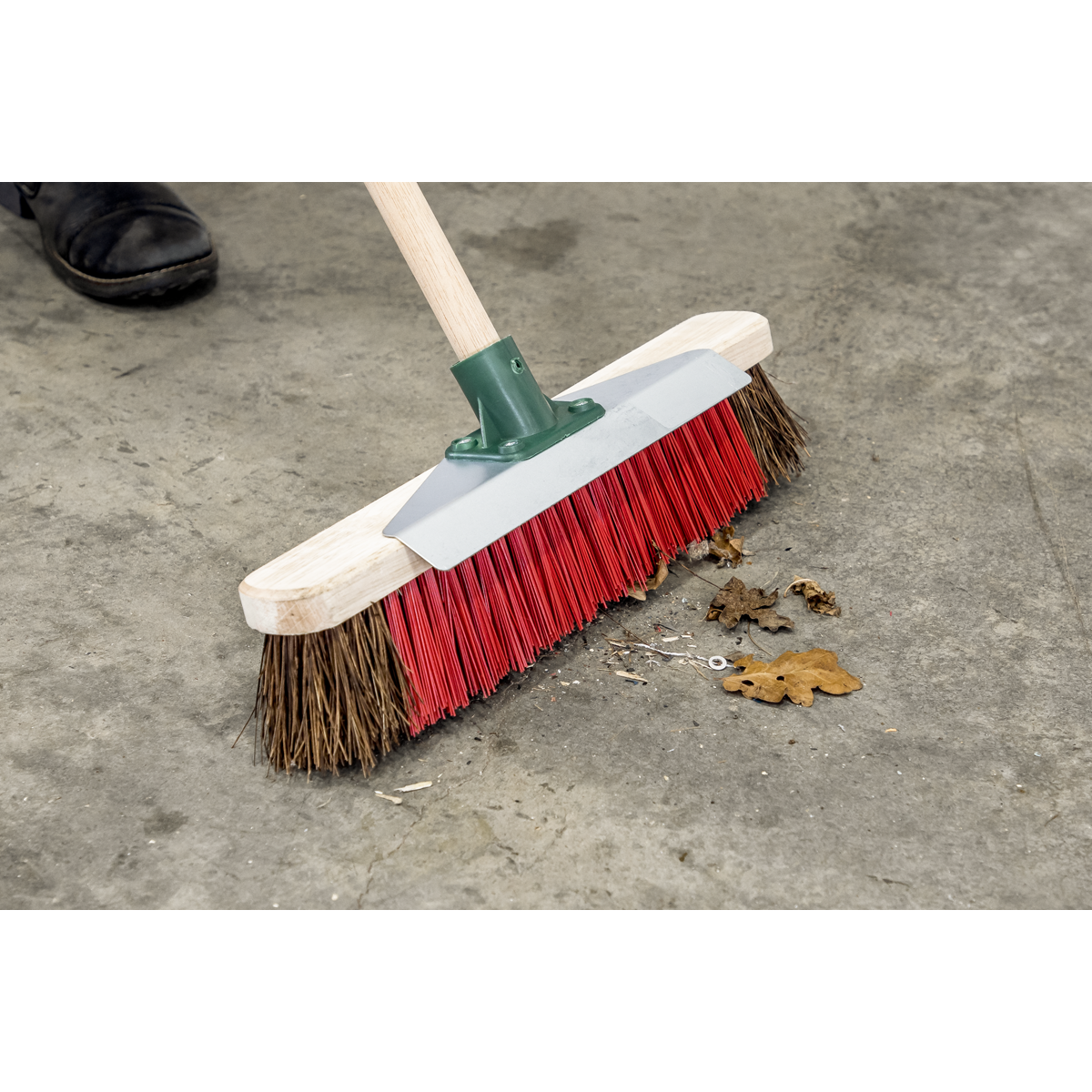 Sealey BM16SC Heavy-Duty Stiff/Hard Bristle Broom with Scraper 16"(405mm) - additional view 7