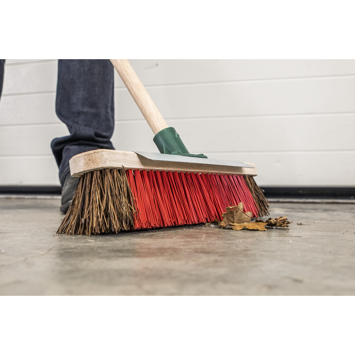 Sealey BM16SC Heavy-Duty Stiff/Hard Bristle Broom with Scraper 16"(405mm) - additional view 2