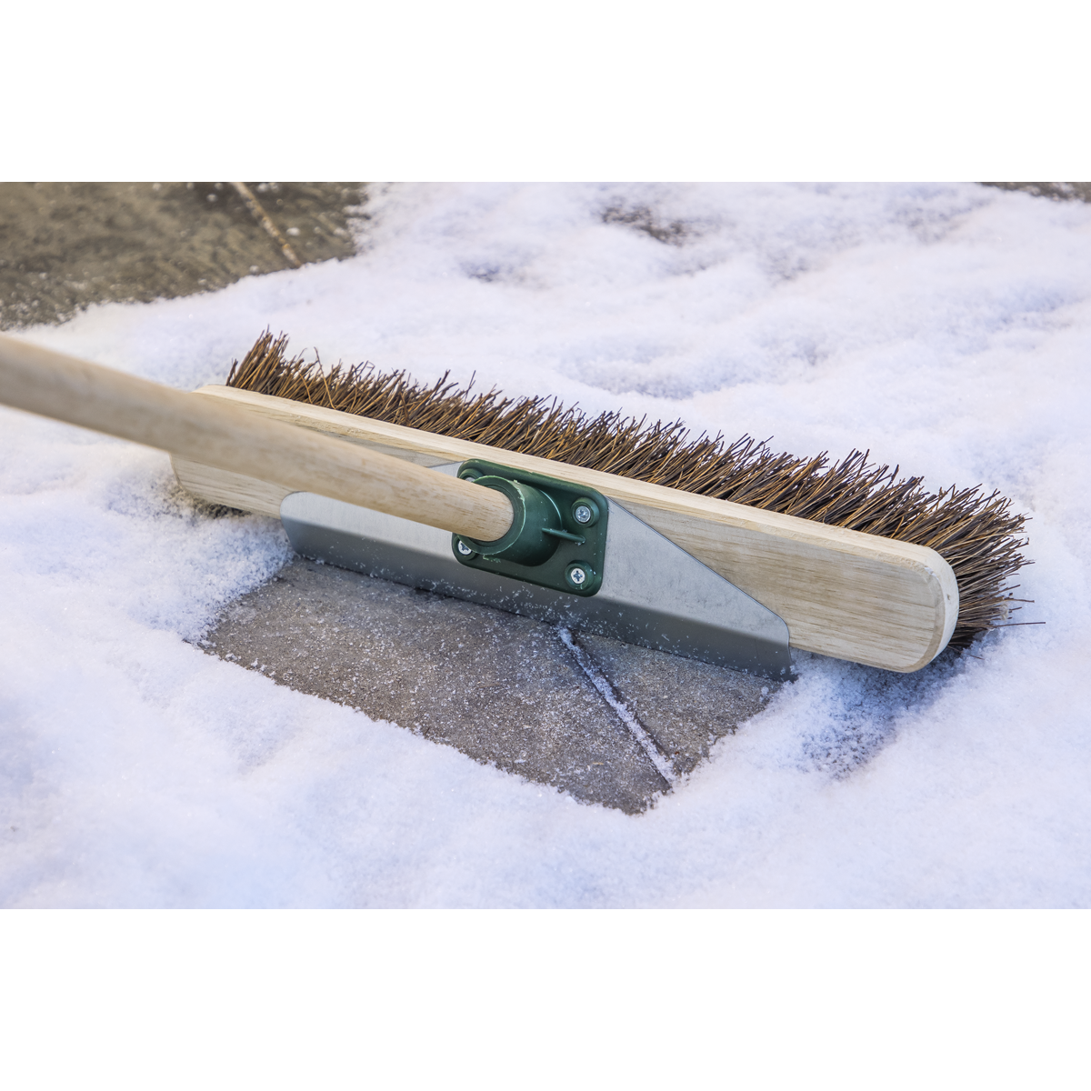 Sealey BM16SC Heavy-Duty Stiff/Hard Bristle Broom with Scraper 16"(405mm) - additional view 3