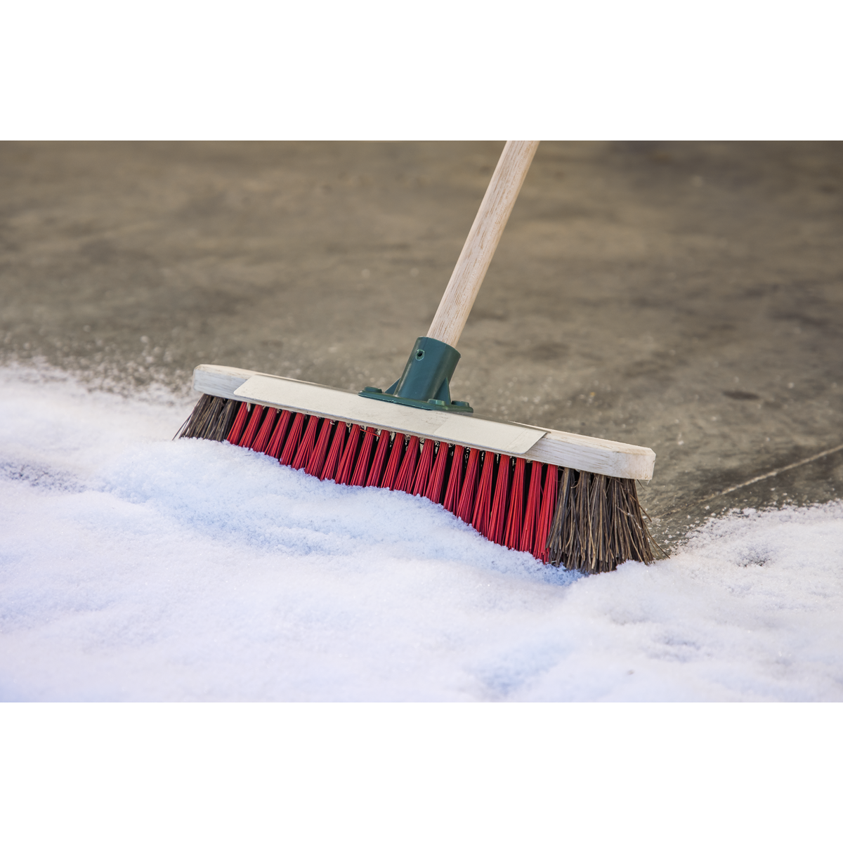 Sealey BM16SC Heavy-Duty Stiff/Hard Bristle Broom with Scraper 16"(405mm) - additional view 4