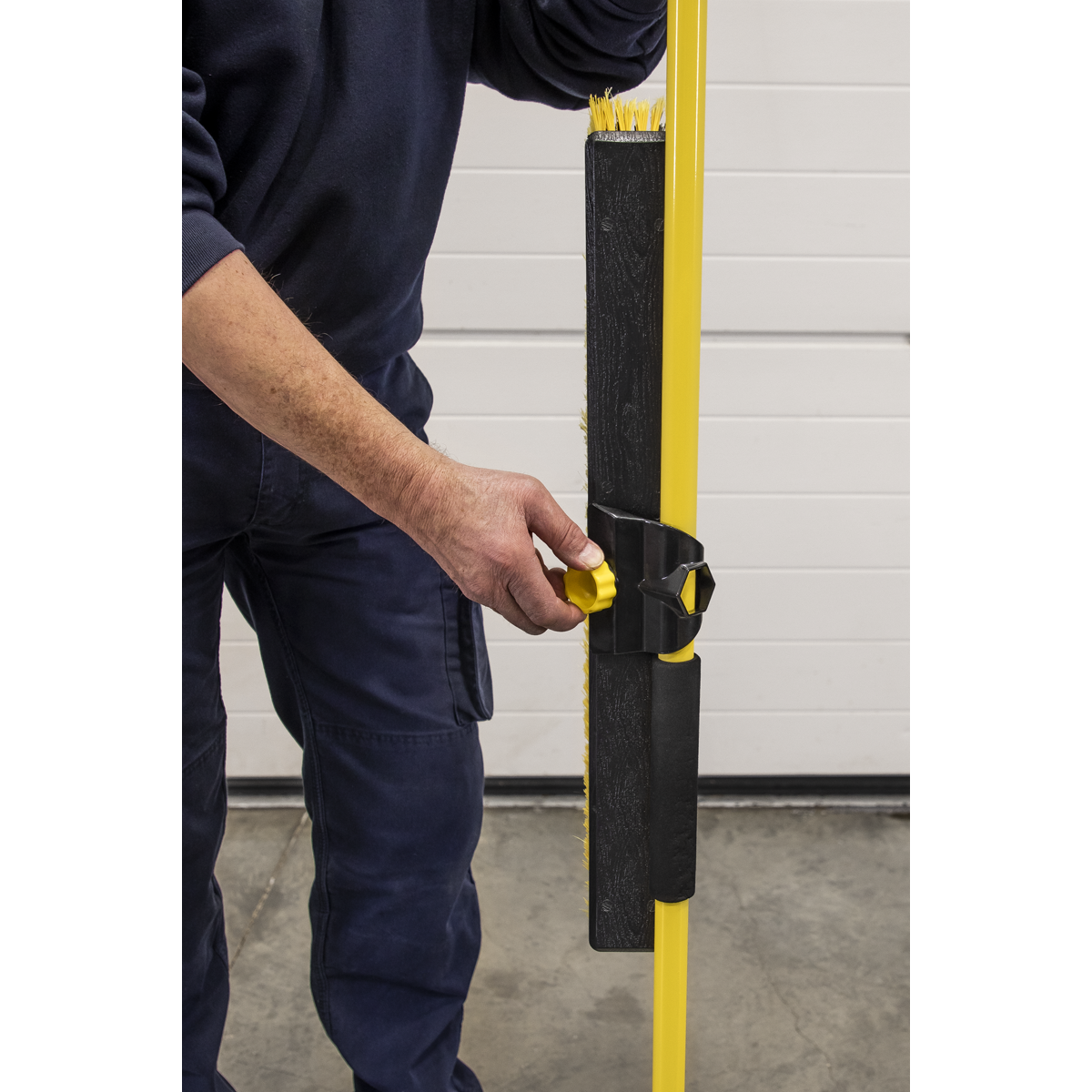 Sealey BM24HX Yard Broom 24"(600mm) - additional view 2