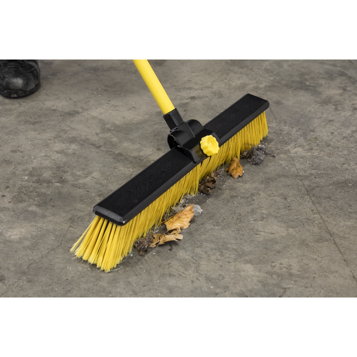 Sealey BM24HX Yard Broom 24"(600mm) - additional view 4