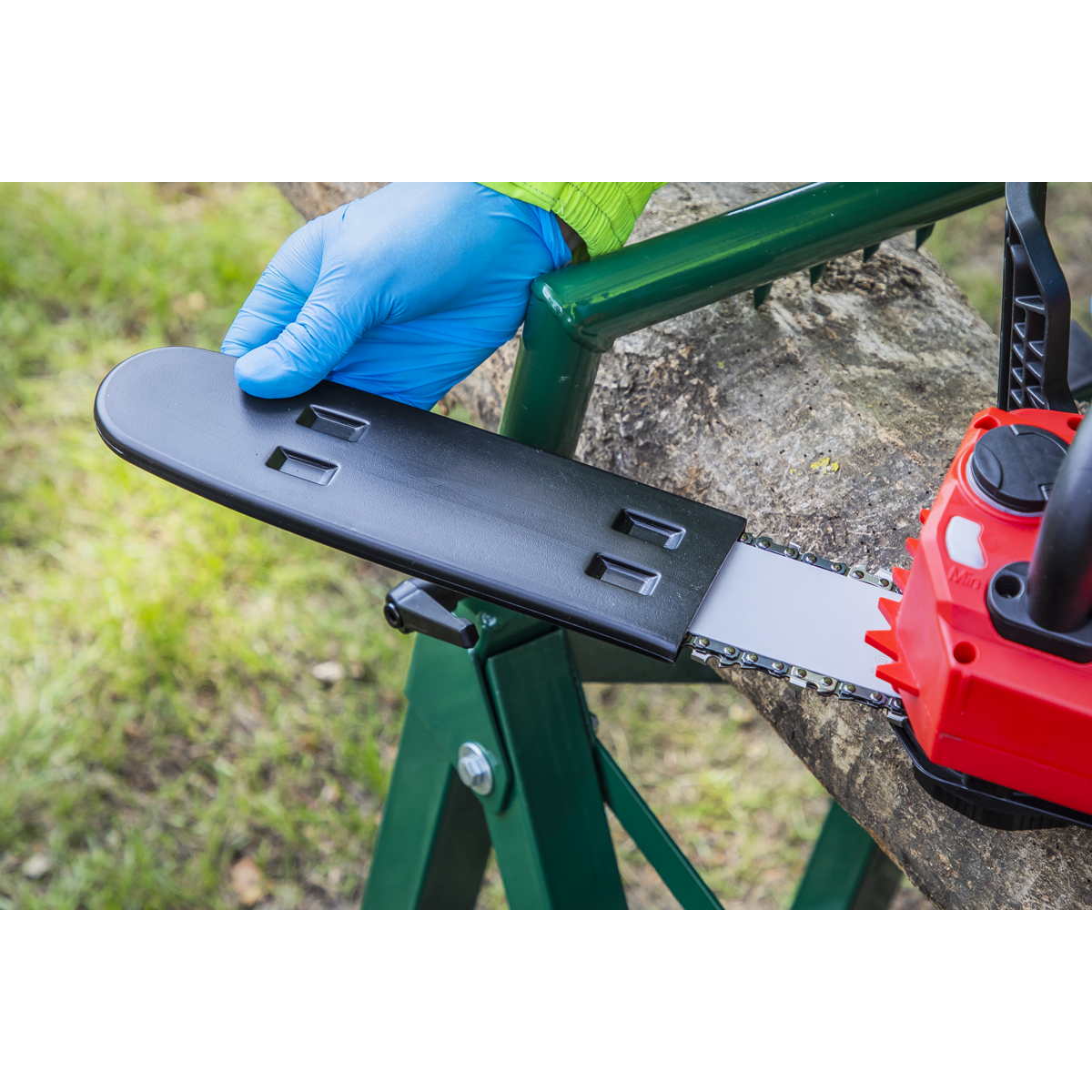 Sealey CP20VCHSKIT SV20 Series 25cm Cordless Chainsaw Kit 20V 4Ah - 2 Batteries - additional view 4