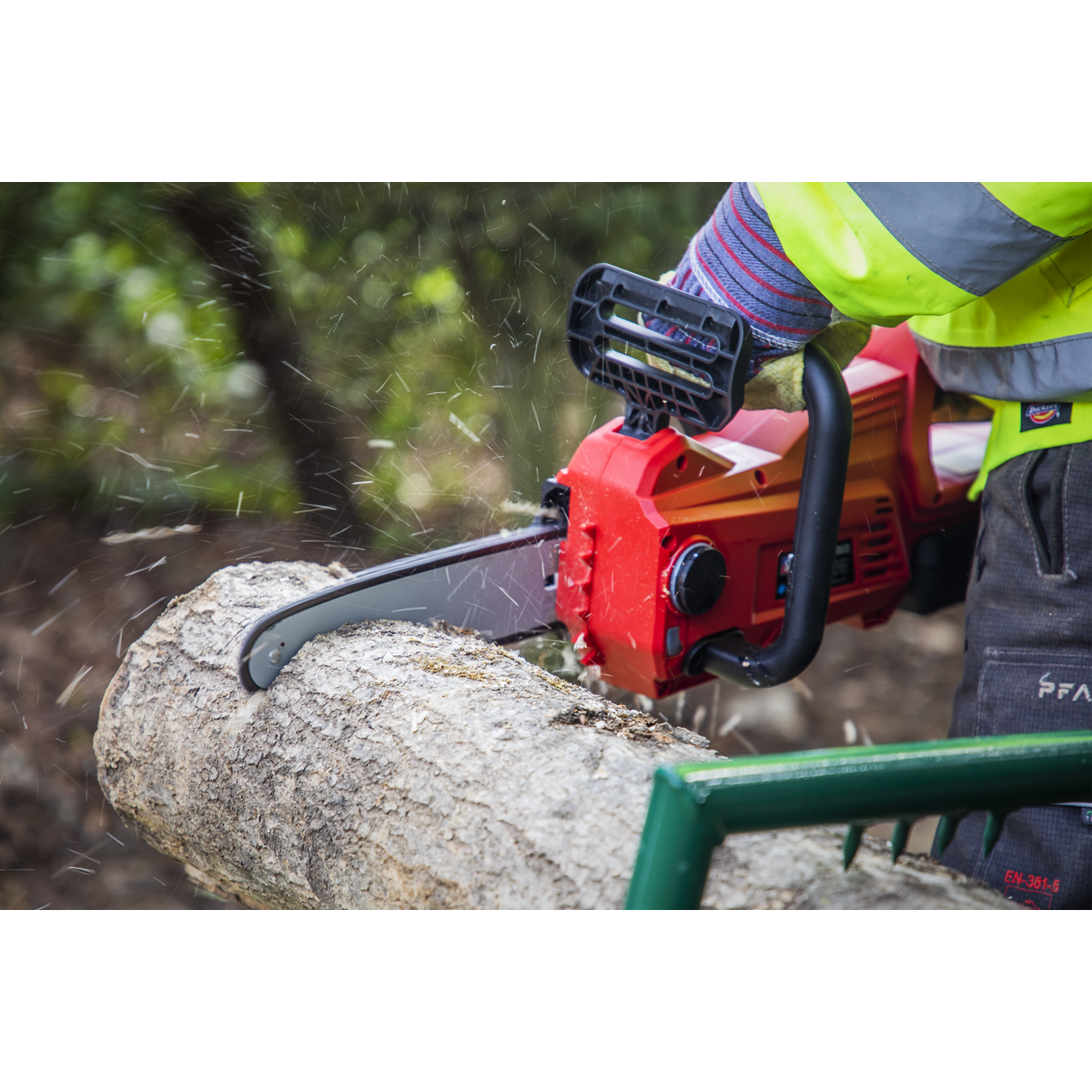 Sealey CP20VCHSKIT SV20 Series 25cm Cordless Chainsaw Kit 20V 4Ah - 2 Batteries - additional view 10