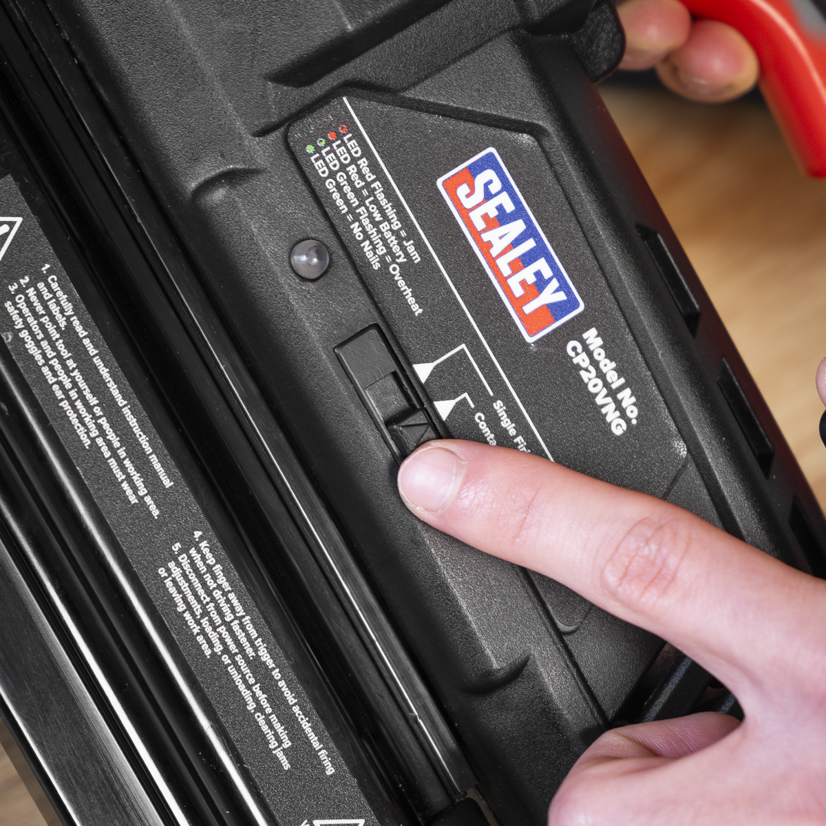 Sealey CP20VNGKIT1 SV20 Series Cordless Nail/Staple Gun Kit 18G 20V 2Ah - additional view 9