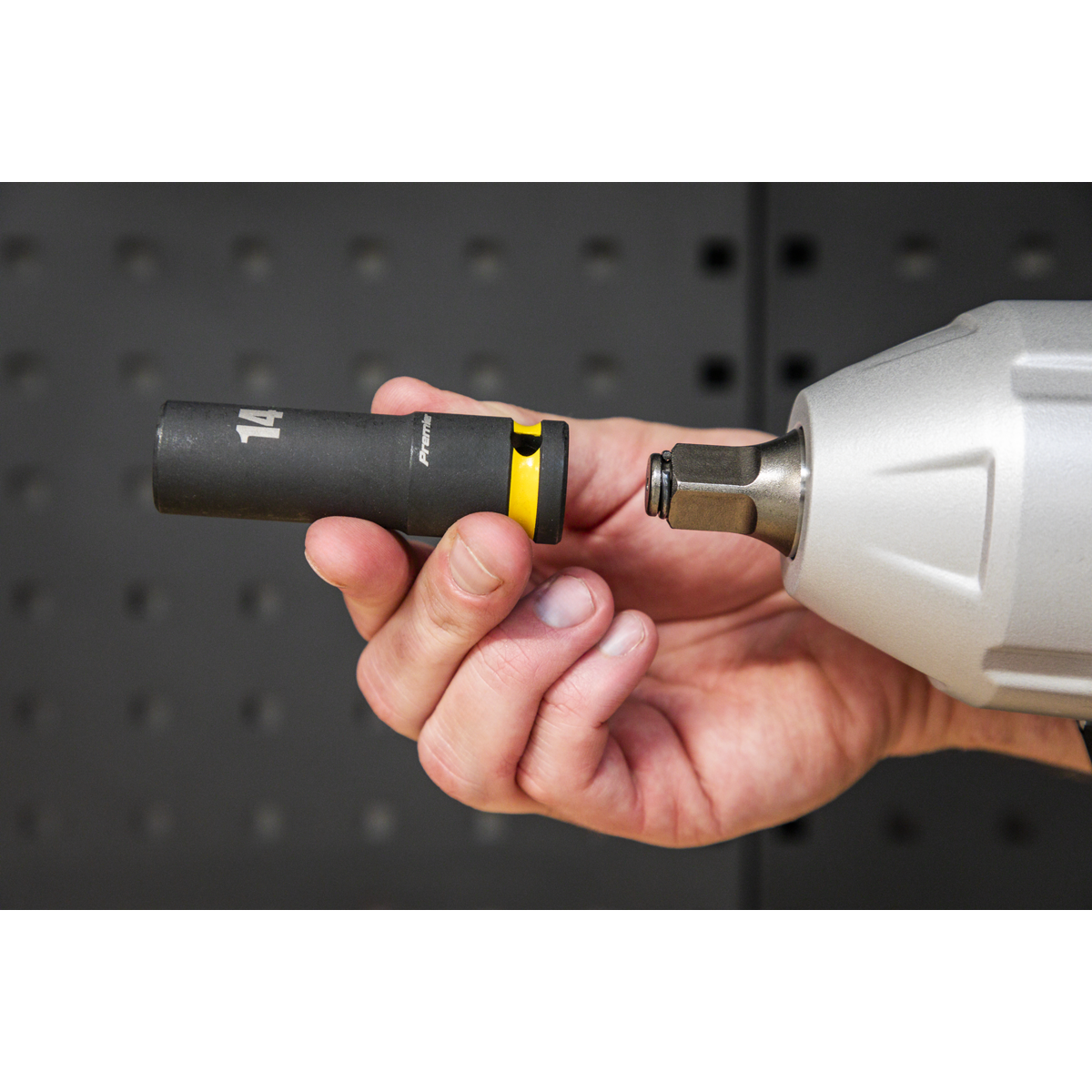 Sealey CP20VXIWKIT1 Premier SV20 Series Brushless Cordless Impact Wrench Kit 20V 4Ah - 2 Batteries - additional view 13