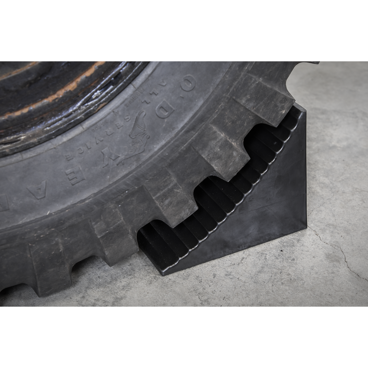 Sealey CWC01 Heavy-Duty Rubber Wheel Chock - Single - additional view 4
