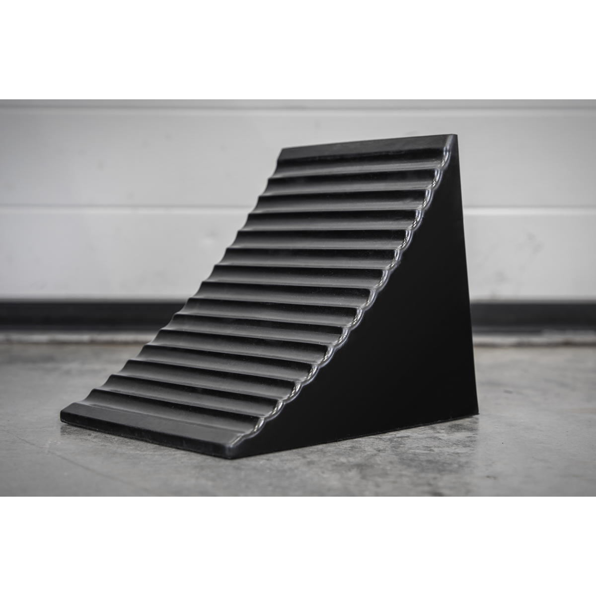 Sealey CWC01 Heavy-Duty Rubber Wheel Chock - Single - additional view 5