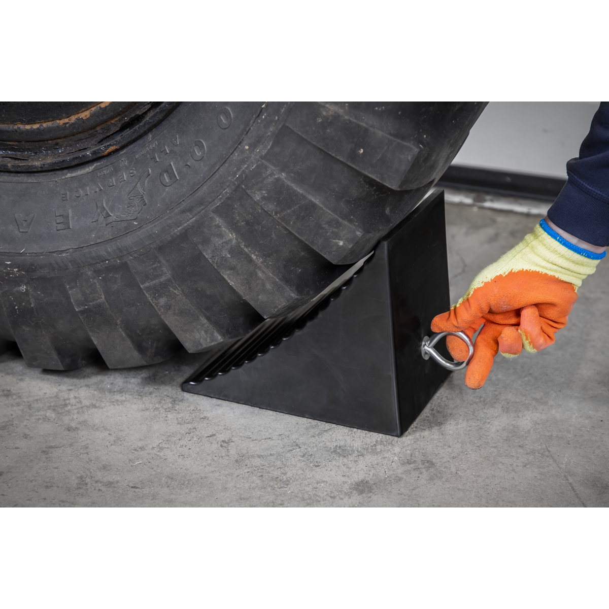 Sealey CWC01 Heavy-Duty Rubber Wheel Chock - Single - additional view 6