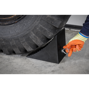 Sealey CWC01 Heavy-Duty Rubber Wheel Chock - Single - additional view 6