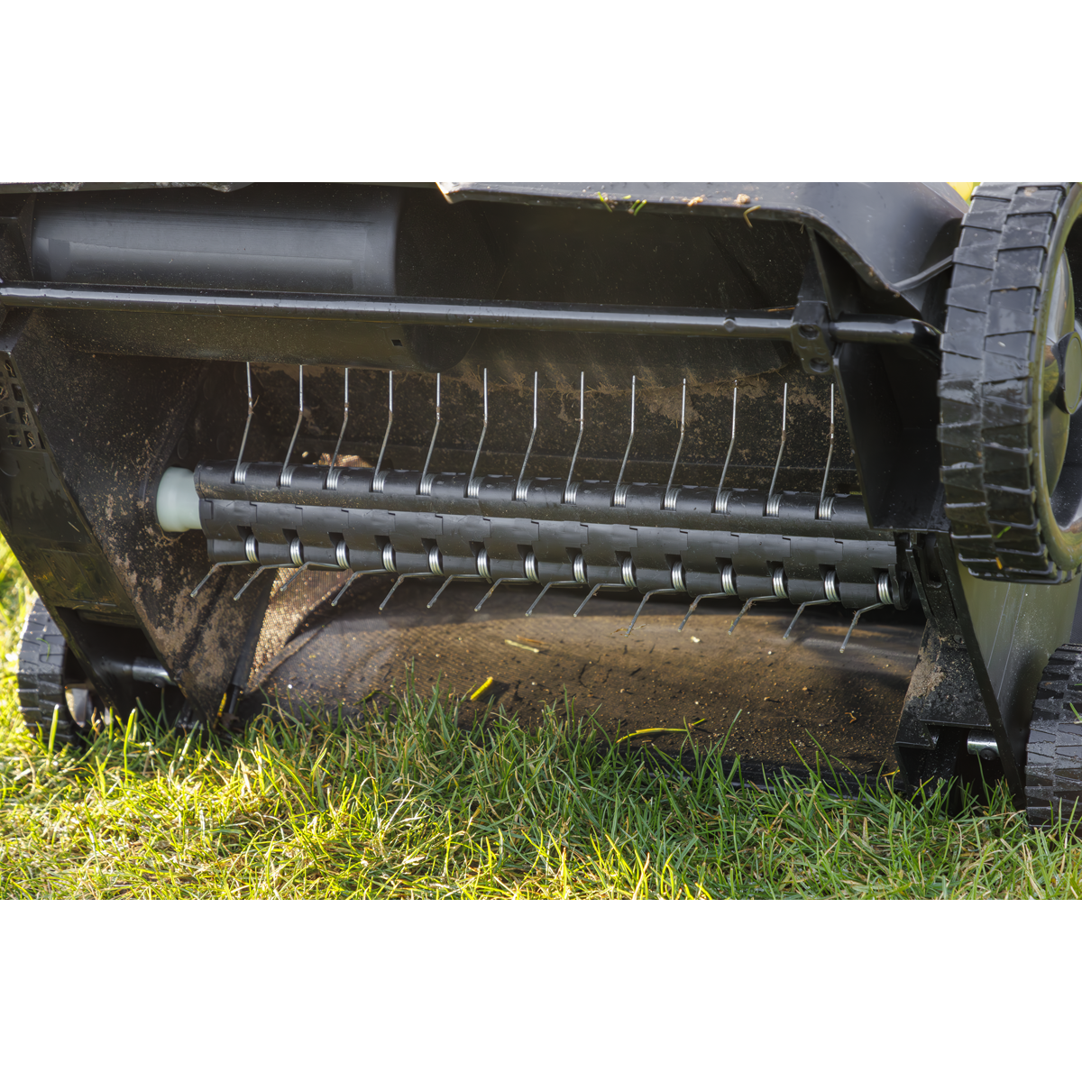 Dellonda DG216 2-in-1 Electric Scarifier & Rake 1500W/230V - additional view 24