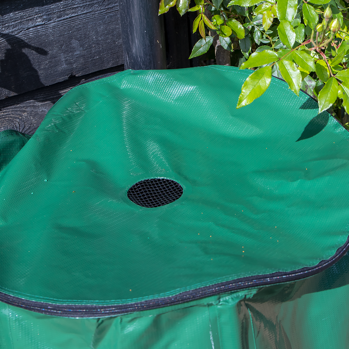 Dellonda DG9 Collapsible PVC Garden Water Butt with Zipped Lid & Drain Tap 250L - additional view 5