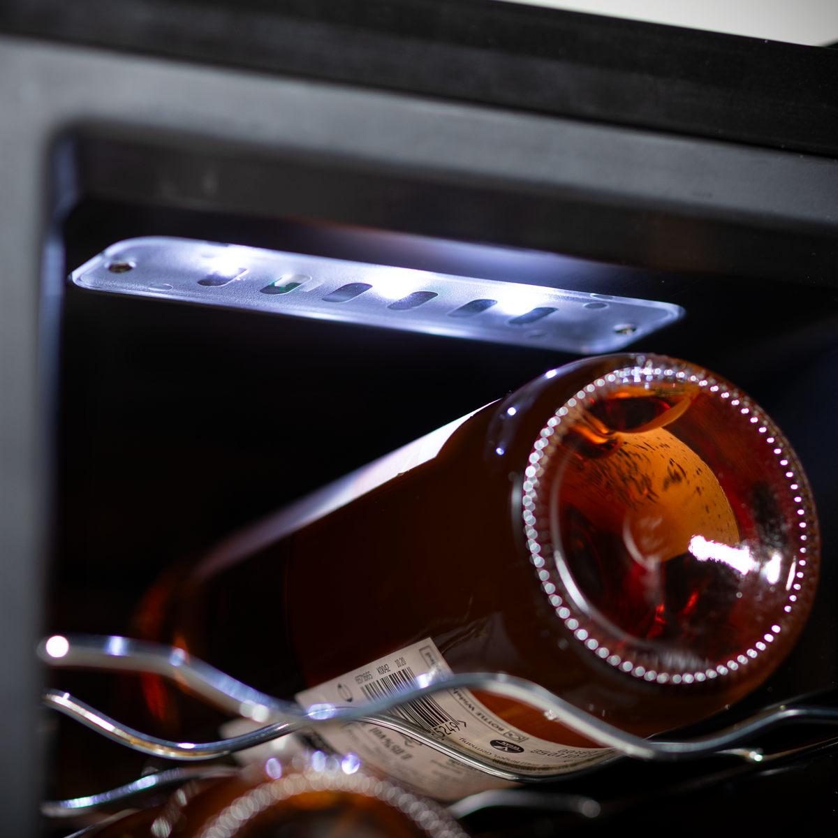 Baridi DH217 6 Bottle Thermoelectric Tabletop Wine Cooler with Touch Control - Black - additional view 10