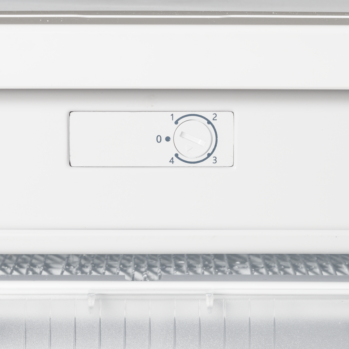 Baridi DH250 55cm Undercounter Freezer with Adjustable Thermostat 85L - White - additional view 3