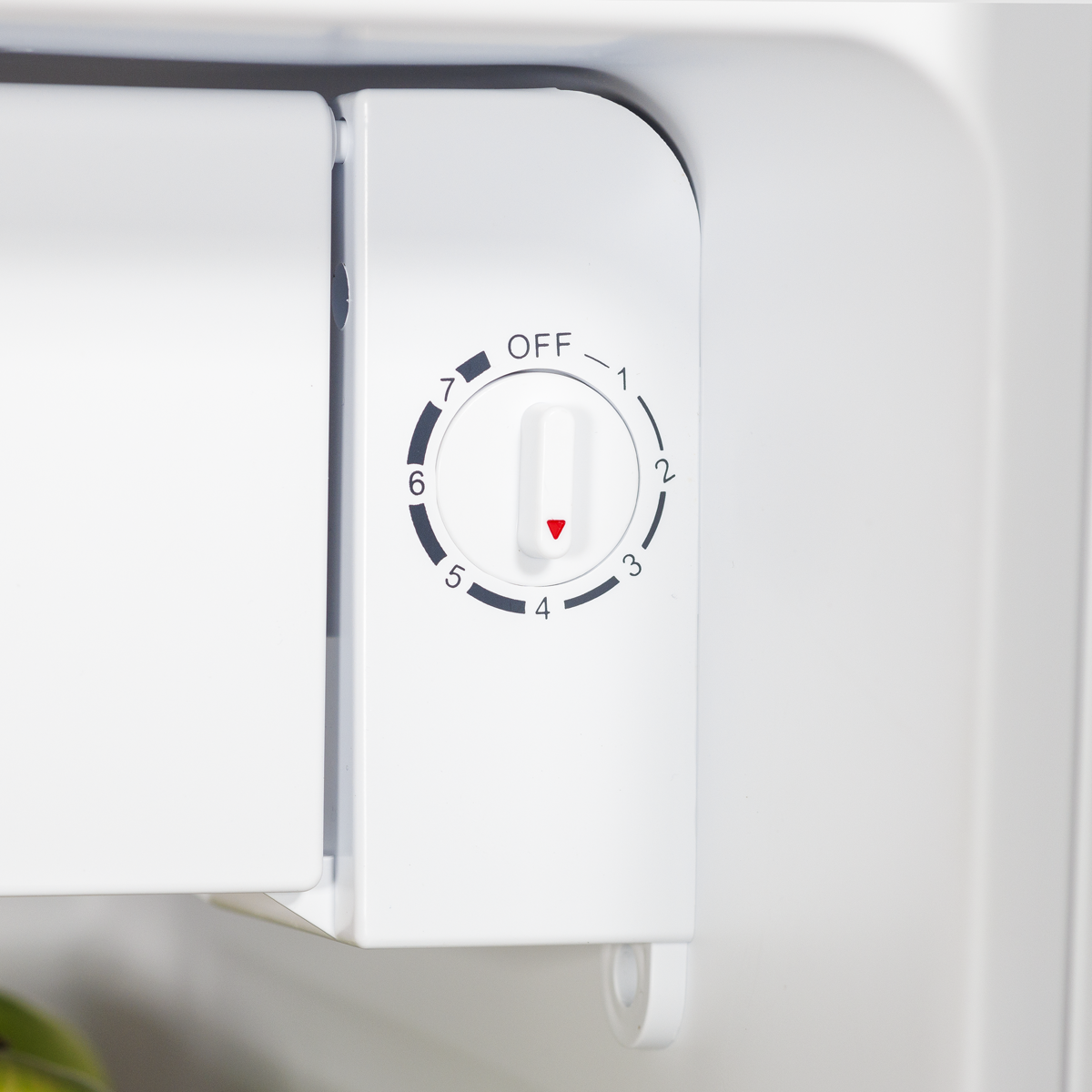 Baridi DH256 Tabletop Fridge with Ice Box, 46L Capacity, Adjustable Thermostat - White - additional view 5
