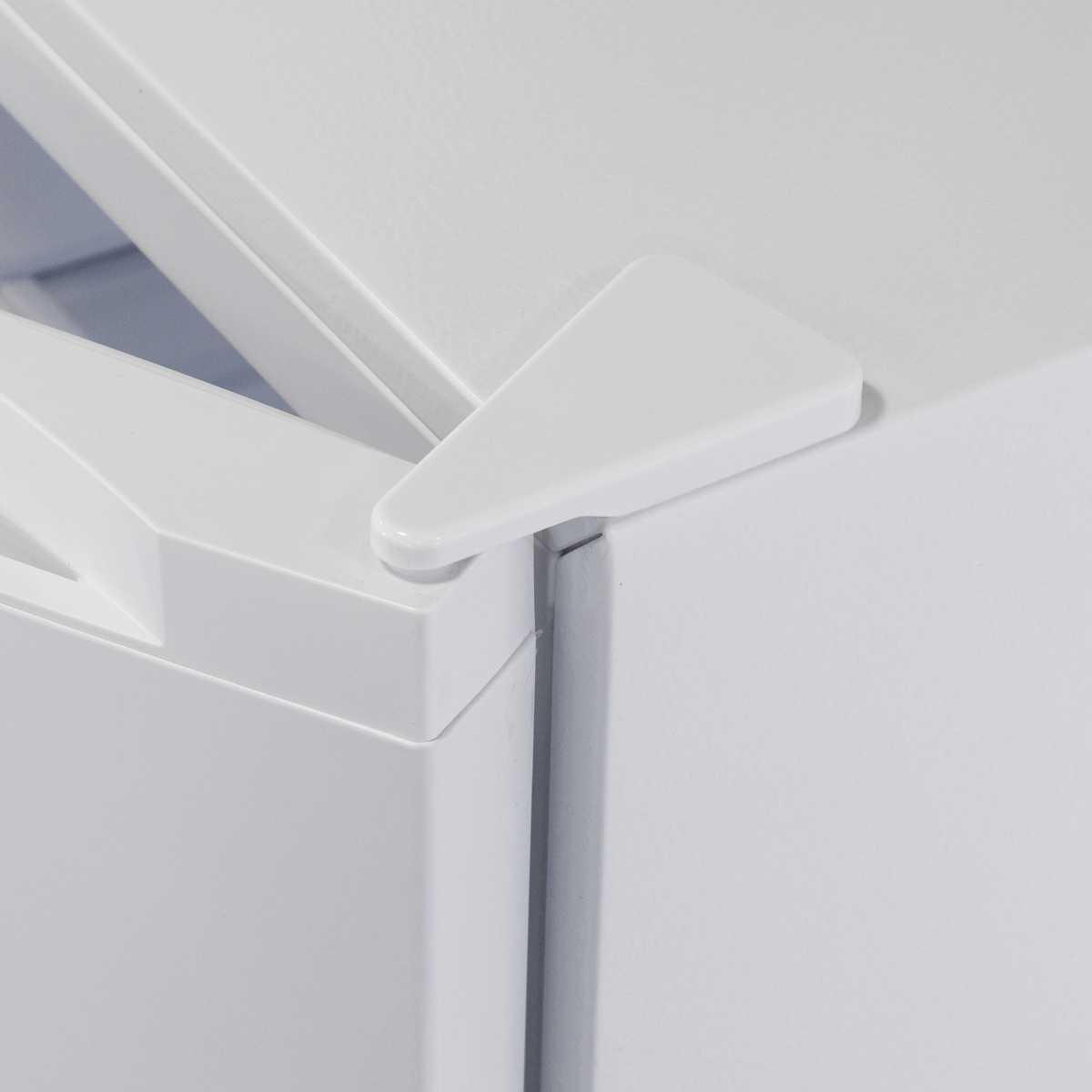 Baridi DH324 Freestanding Tall Freezer 177L Capacity - White - additional view 12