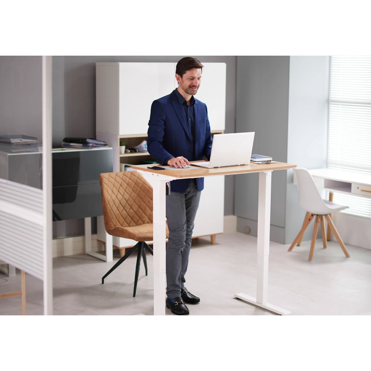 Dellonda DH68 Single Motor Ultra-Quiet Adjustable-Height Electric Sit/Stand Desk - Oak Desktop - additional view 7