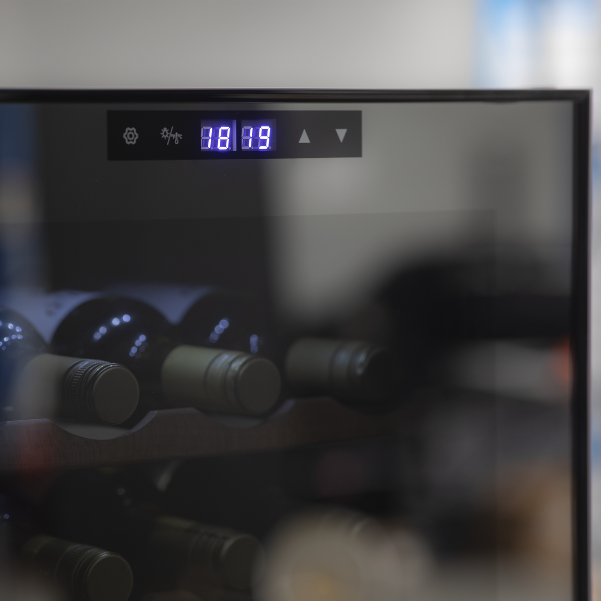 Baridi DH93 55 Bottle Dual Zone Wine Fridge with Digital Touch Screen Controls, Beech Wood Shelves & LED - additional view 8
