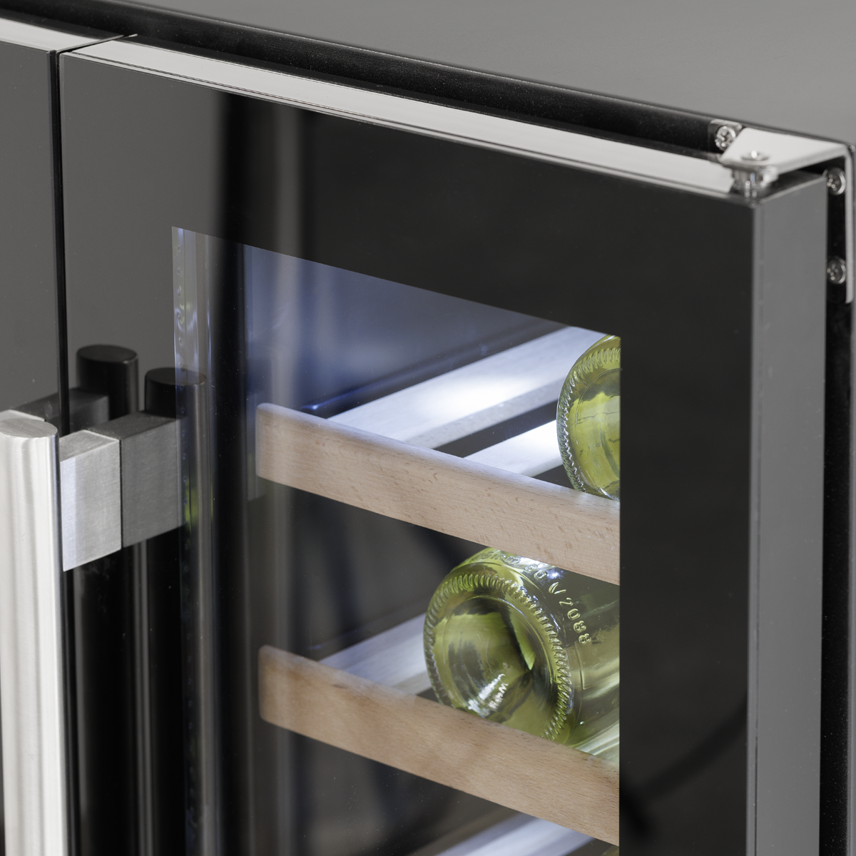 Baridi DH96 40 Bottle/120 Can Dual Zone Undercounter/Freestanding Wine & Drinks Fridge - Black - additional view 13