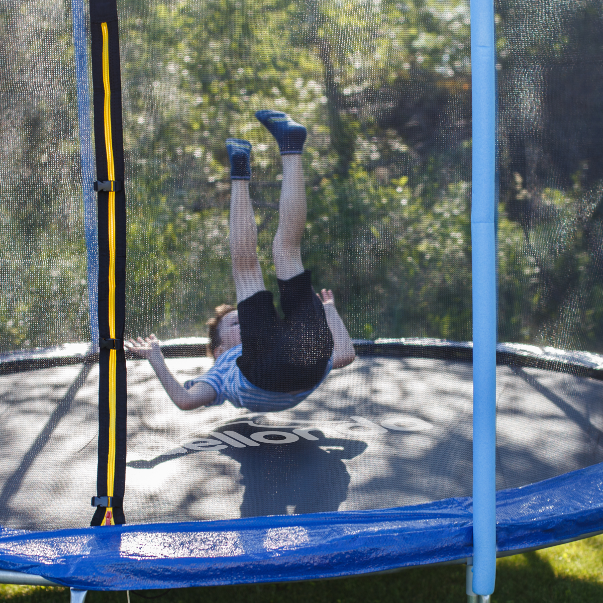 Dellonda DL68 Heavy-Duty Outdoor Trampoline with Safety Enclosure Net 10ft - additional view 4