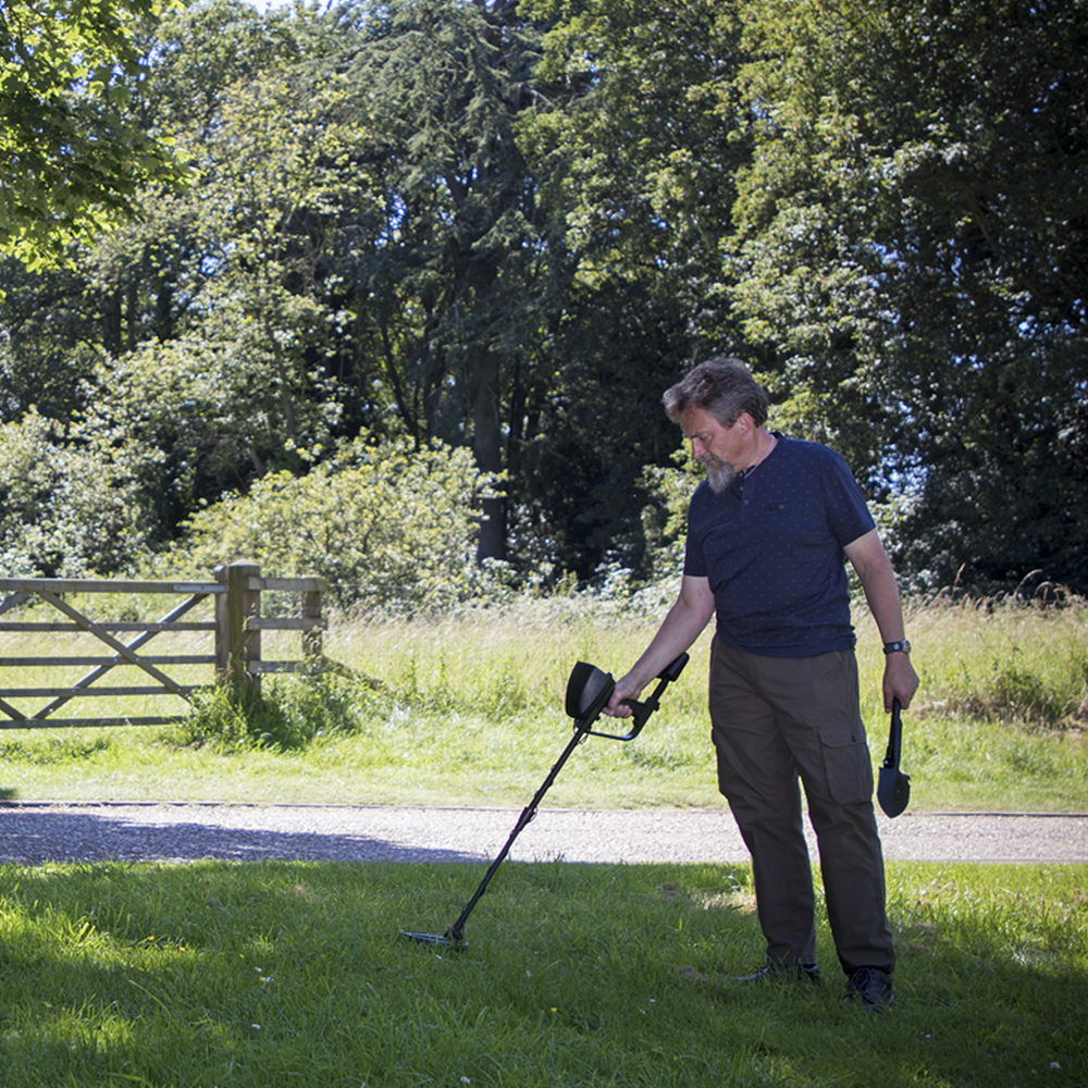 Dellonda DL6 Lightweight Metal Detector with High Accuracy Pinpoint Function - additional view 16