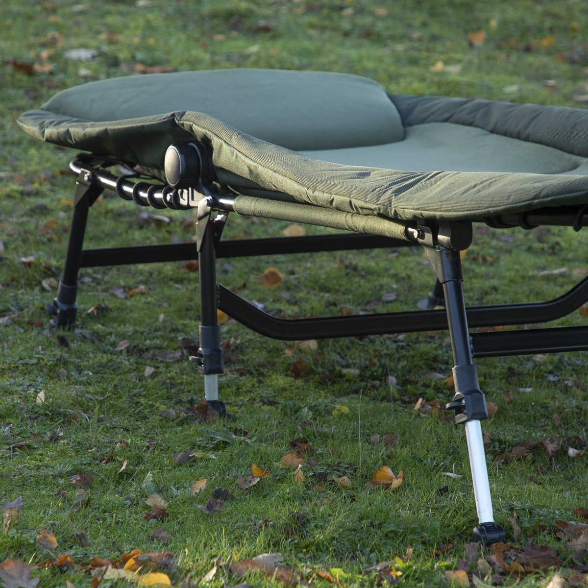 Dellonda DL78 Adjustable Bedchair with Fleece Mattress & Pillow - additional view 6