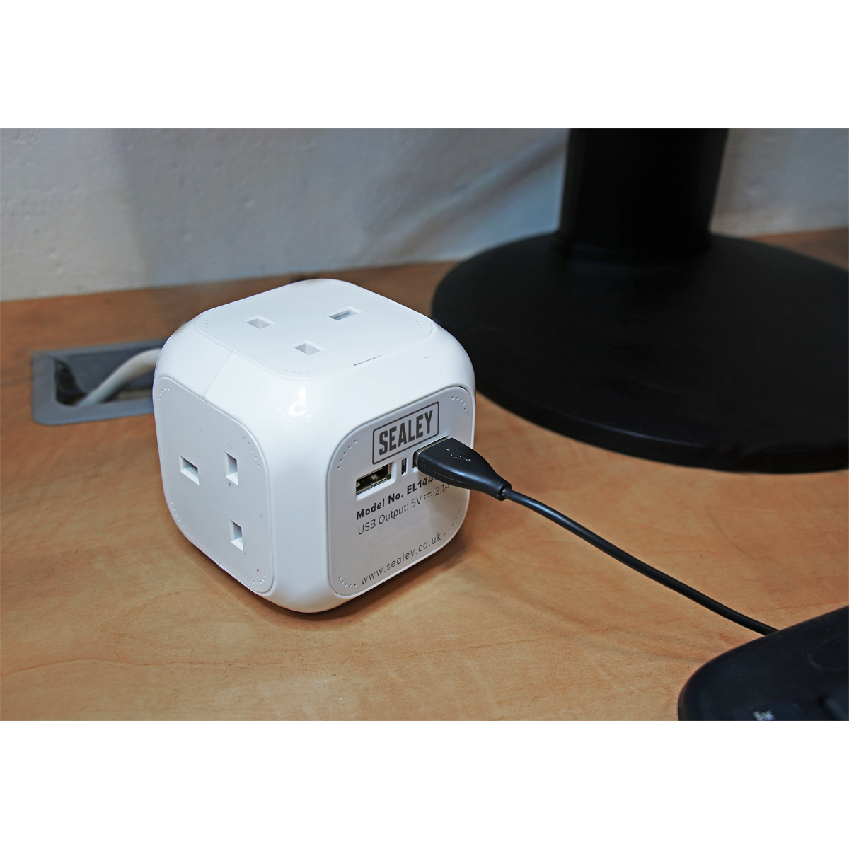 Sealey EL144USB 1.4m Extension Cable Cube 4 x 230V & 2 x USB - White - additional view 2