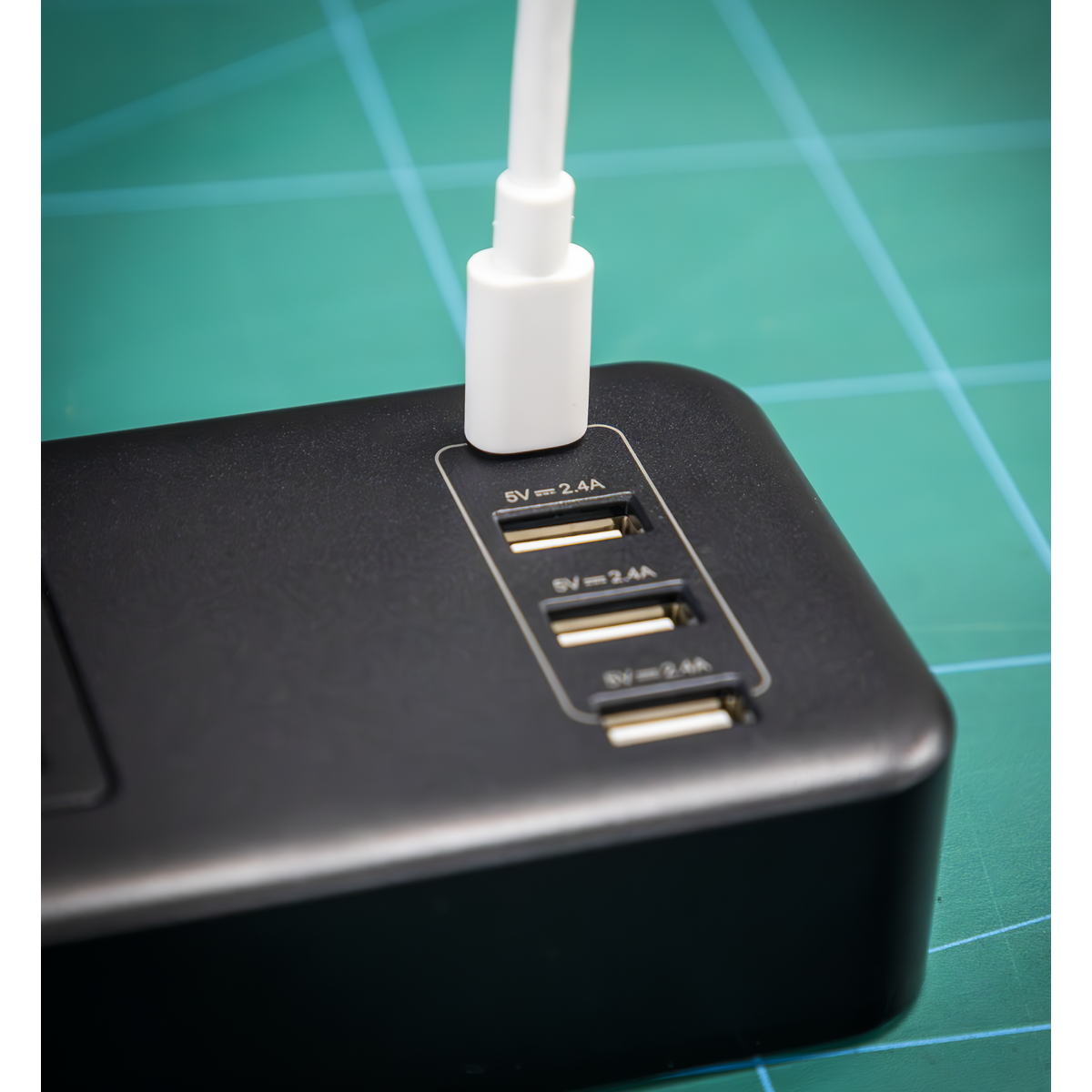 Sealey EL34USBB 2.6m Extension Lead with USB Ports - Black - additional view 9