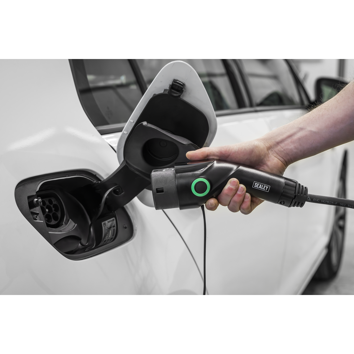 Sealey EVAC2 5m Adjustable (3.5kW) Type 2 to UK 3-Pin Plug Portable EV Charger - additional view 8
