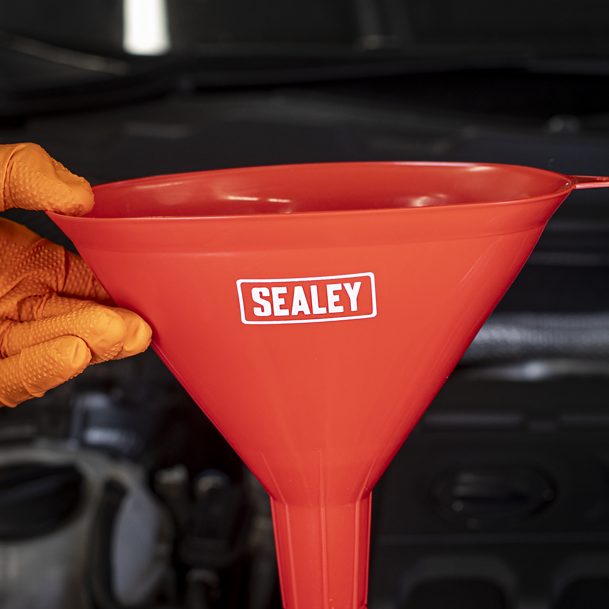 Sealey F7 Angled Spout Oval Funnel with Filter 200mm - Medium - additional view 5