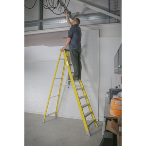Sealey FSL10 Fibreglass Step Ladder 9-Tread - EN 131 - additional view 3