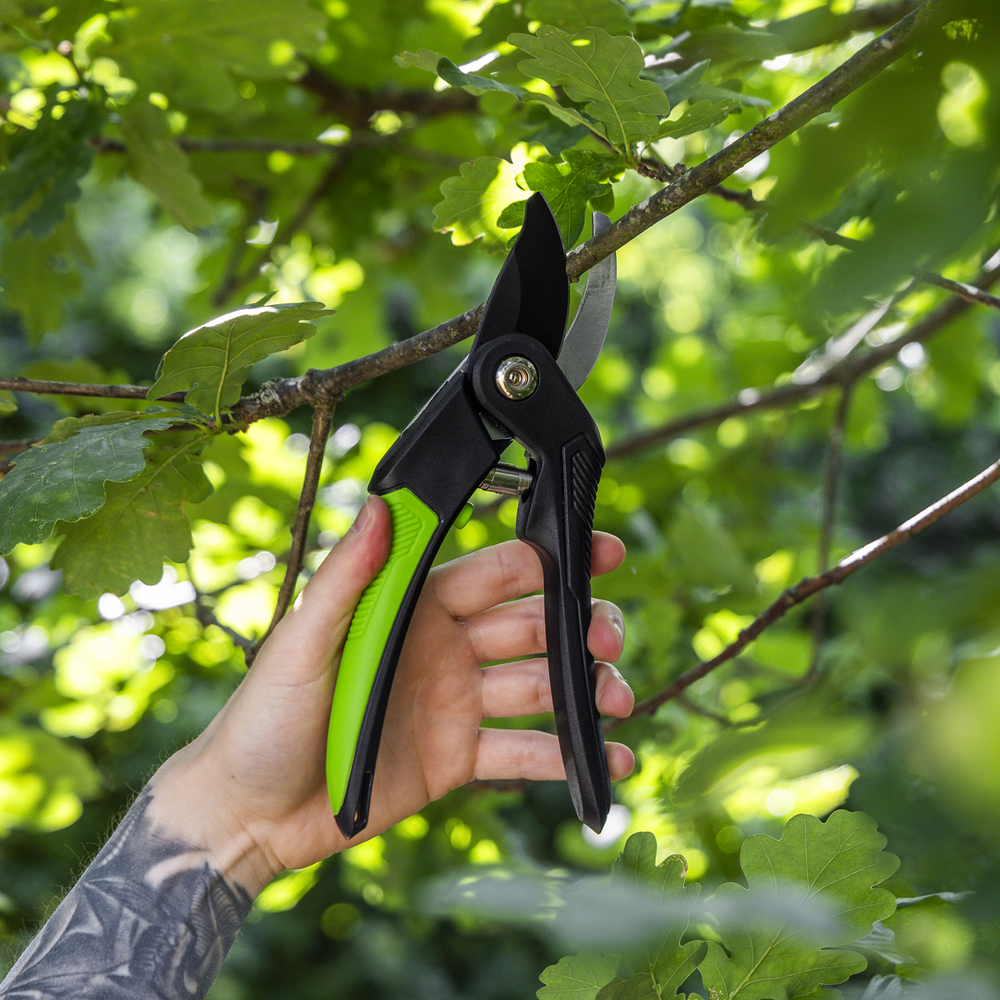 Sealey GTSG004 Bypass Secateurs with Soft Grip Handle, 3-Stage Safety Lock & Carbon Steel Blade, 220mm - additional view 6