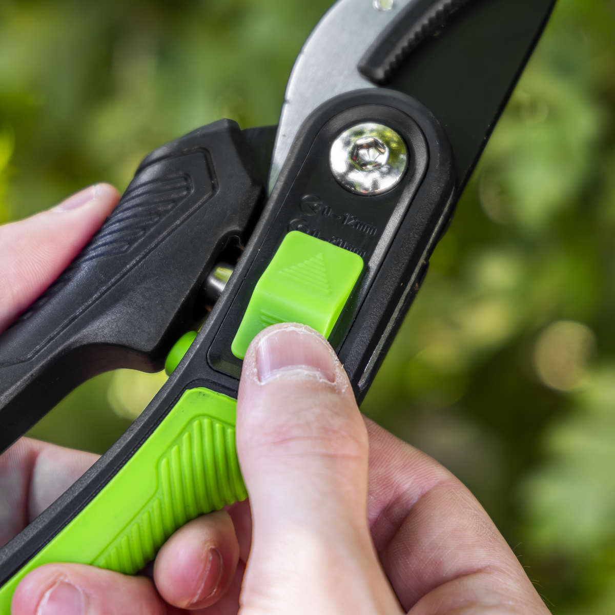 Sealey GTSG005 Anvil Secateurs with Soft Grip Handle, 3-Stage Safety Lock & Carbon Steel Blade, 220mm - additional view 7