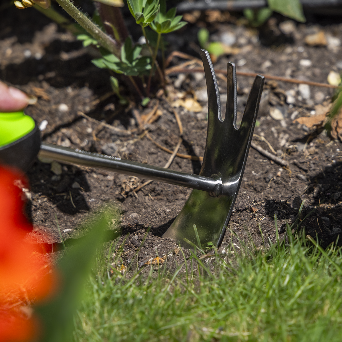 Sealey GTSG022 2-In-1 Garden Hand Tool with Soft Grip Handle & Stainless Steel Tines/Blade - additional view 4