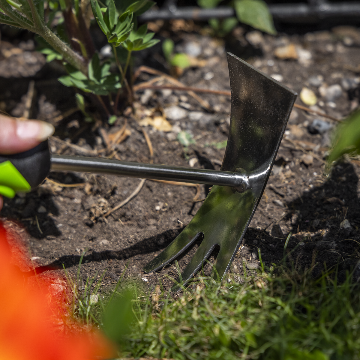 Sealey GTSG022 2-In-1 Garden Hand Tool with Soft Grip Handle & Stainless Steel Tines/Blade - additional view 5