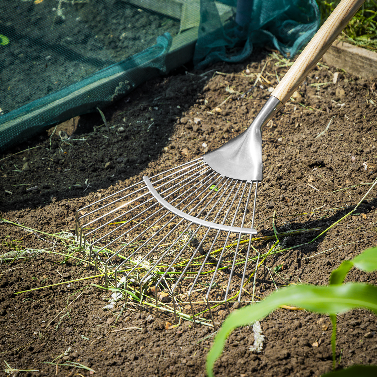 Sealey GTWH010 Premier Lawn Rake with Long Ash Handle & Stainless Steel Tines - additional view 6