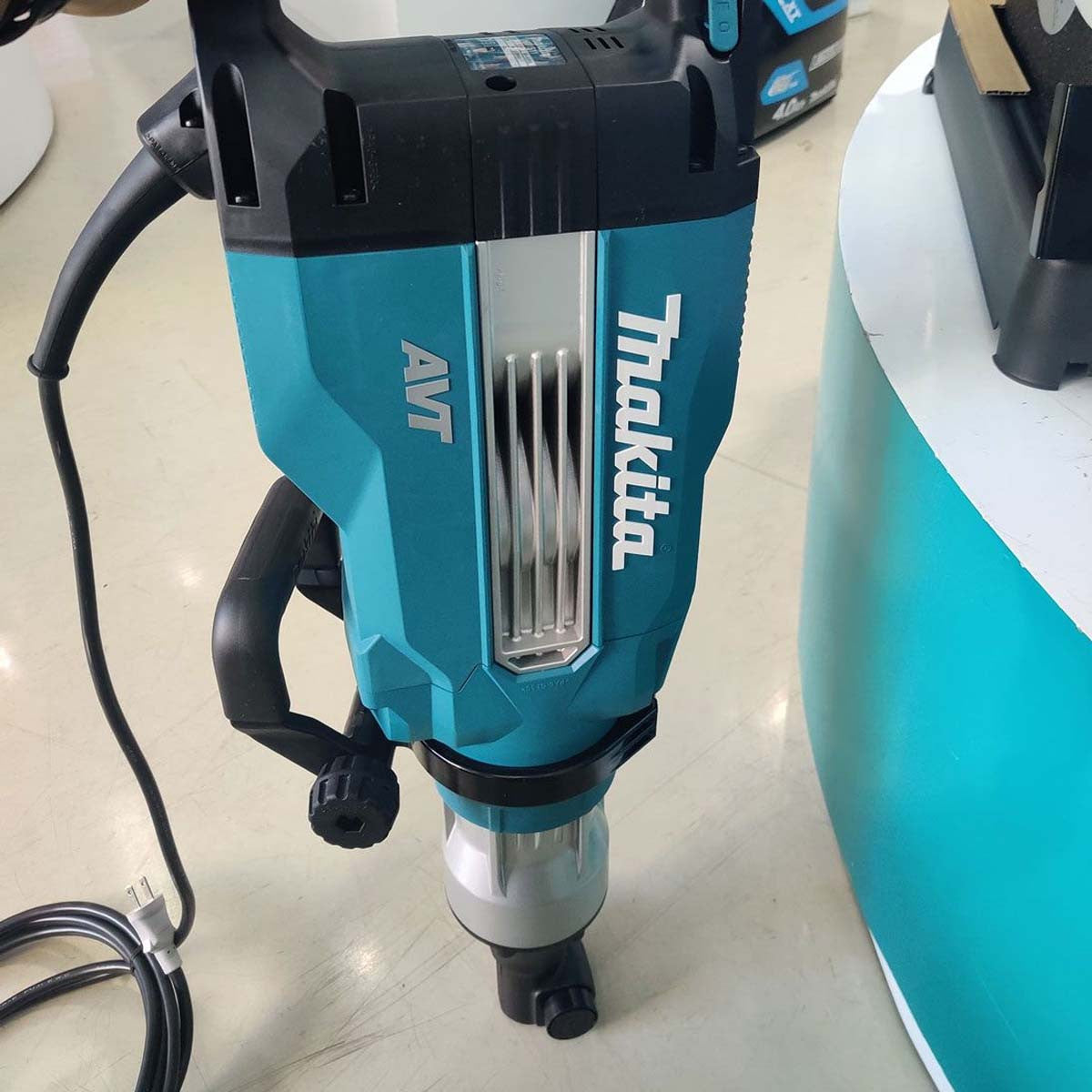 Makita HM1511/2 AVT Electric Breaker 1900W 240V with Carry Case