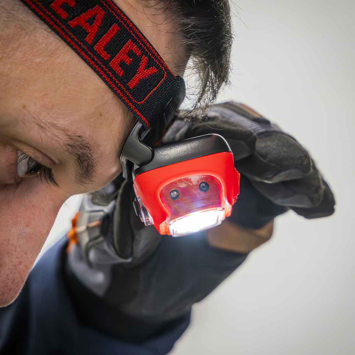 Sealey HT08RR Rechargeable Head Torch with Auto-Sensor 8W COB LED - Red - additional view 9