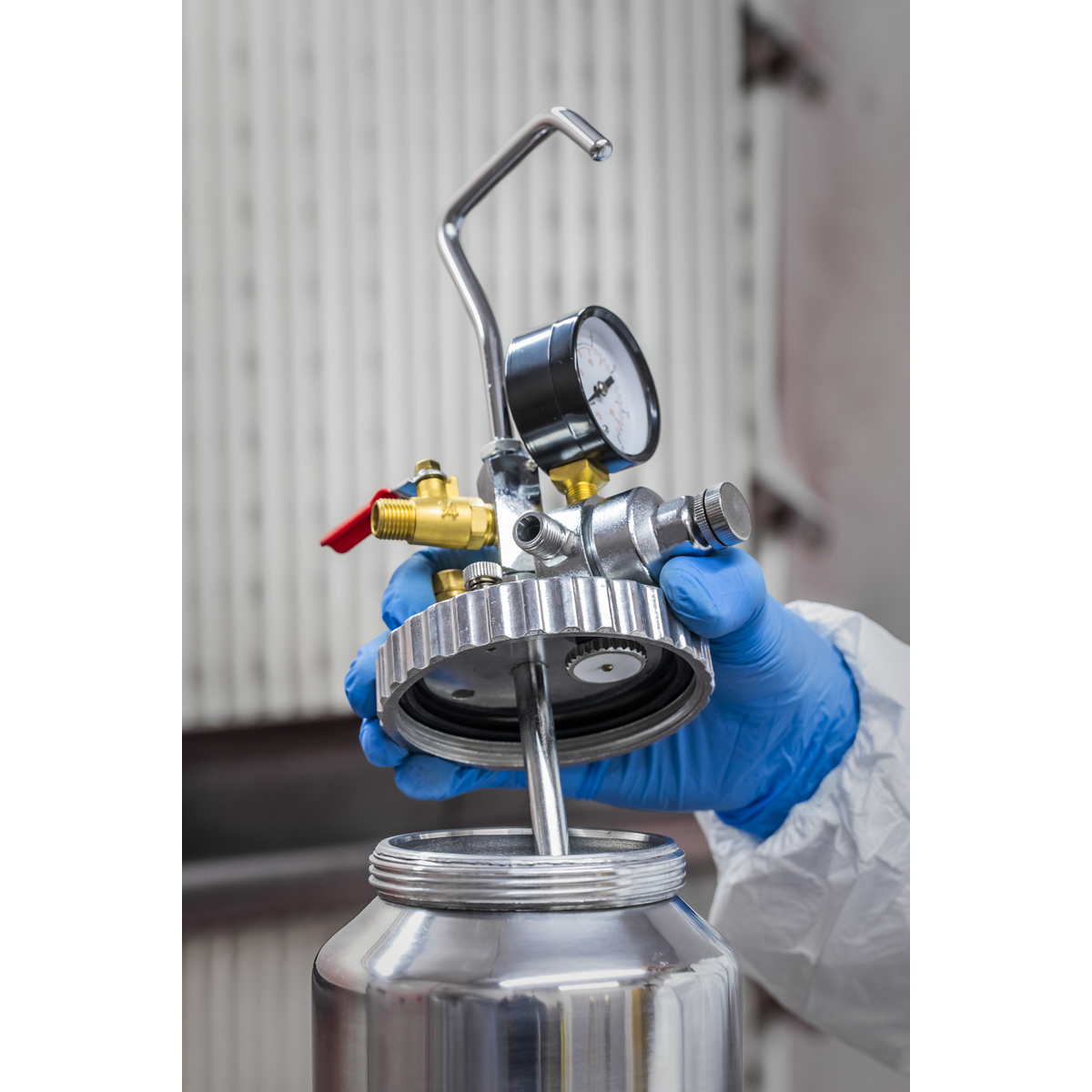 Sealey HVLP-79/P HVLP Pressure Pot System with Spray Gun & Hoses 1.7mm Set-Up - additional view 10