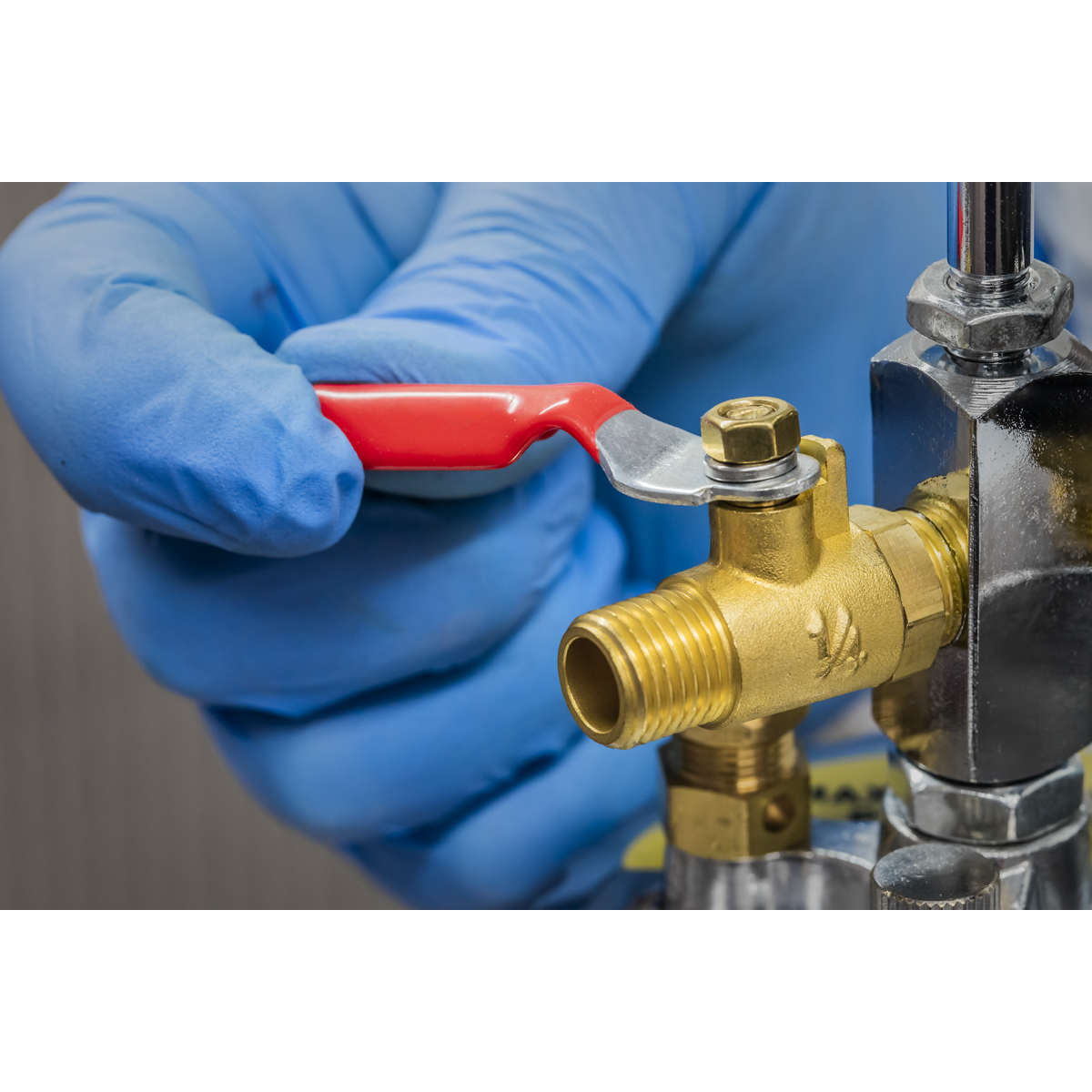 Sealey HVLP-79/P HVLP Pressure Pot System with Spray Gun & Hoses 1.7mm Set-Up - additional view 5