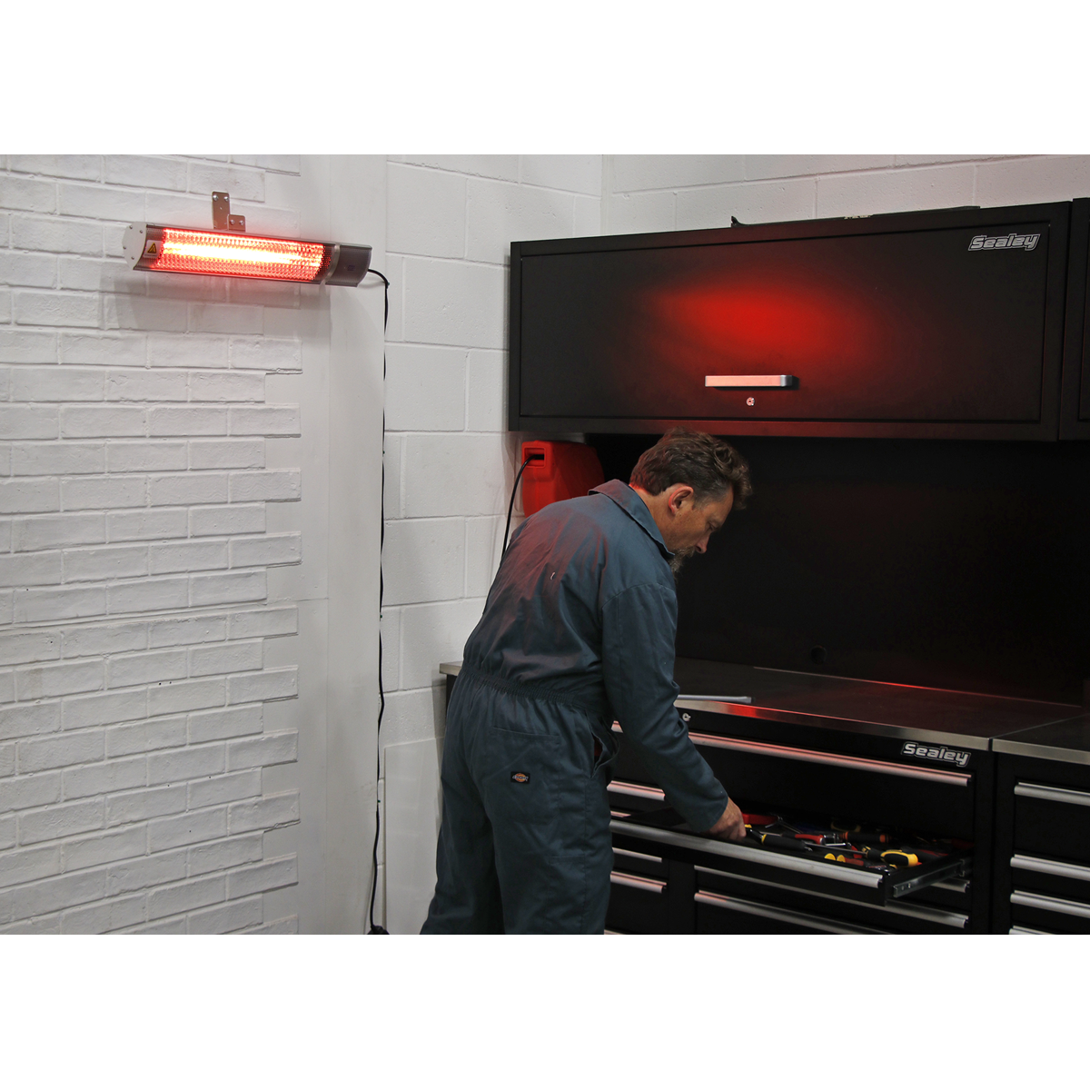 Sealey IWMH2000R High Efficiency Wall Mounting Infrared Short Wave Heater 2000W - additional view 2