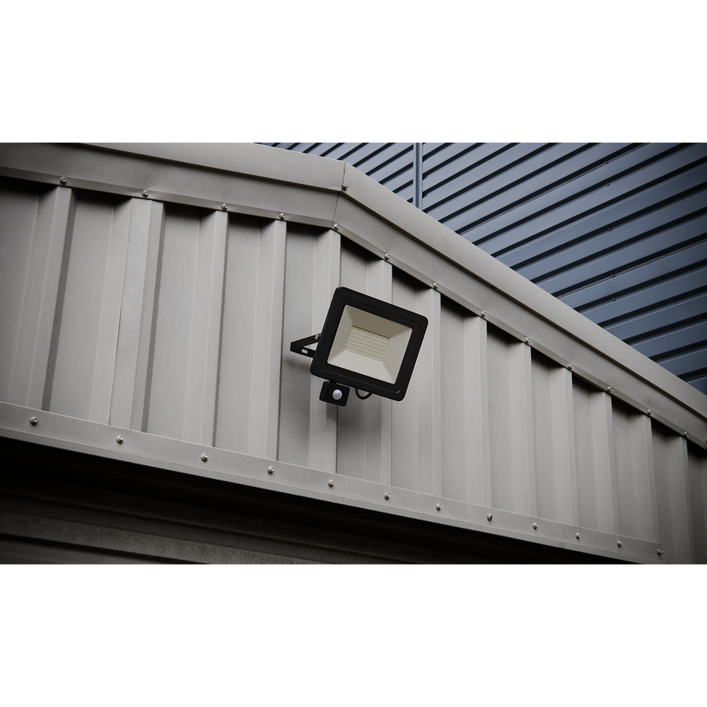 Sealey LED113PIR Extra-Slim Floodlight with PIR Sensor 50W SMD LED - additional view 4
