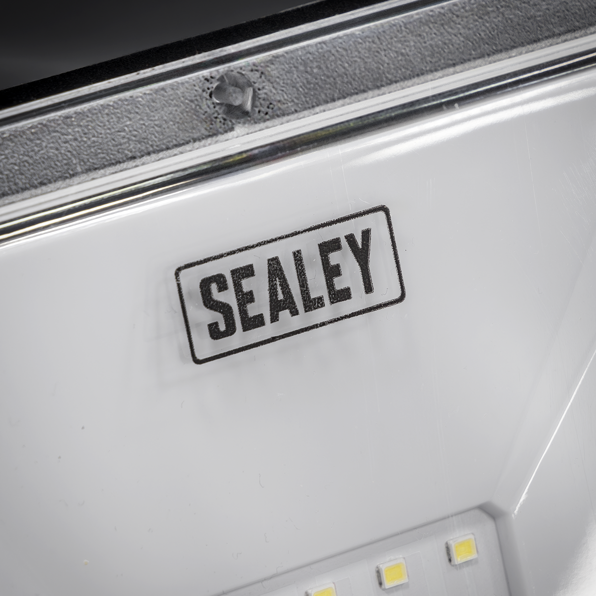 Sealey LED1800PB Rechargeable Portable Floodlight & Power Bank 20W SMD LED - additional view 6